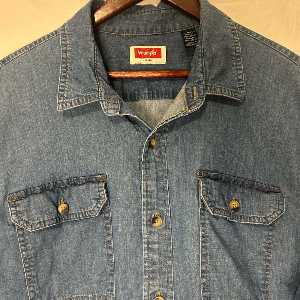 Men’s XL Wrangler Blue Denim Chambray Shirt